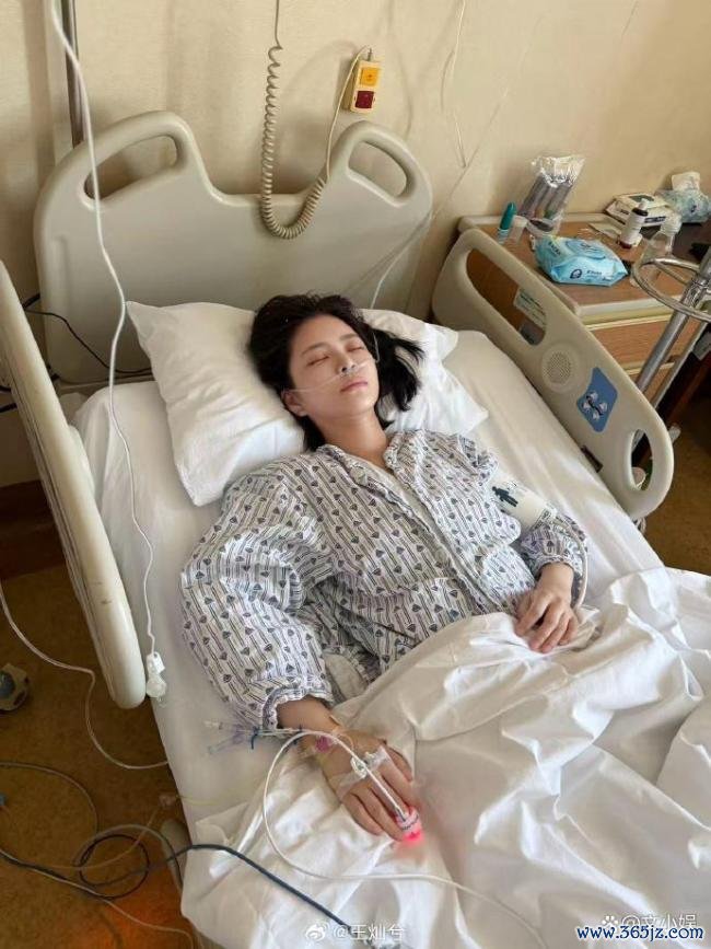 王灿因病切了一派肺 乐不雅濒临病痛