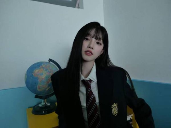 2026世界杯官方网站 宋雨琦化身校园阴凉感师姐！黑长直发型又好意思又飒