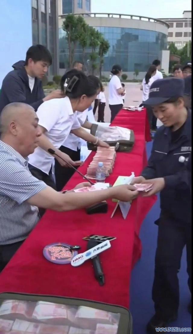 河南矿山再发520万“三夏”红包 不绝20多年关爱职工