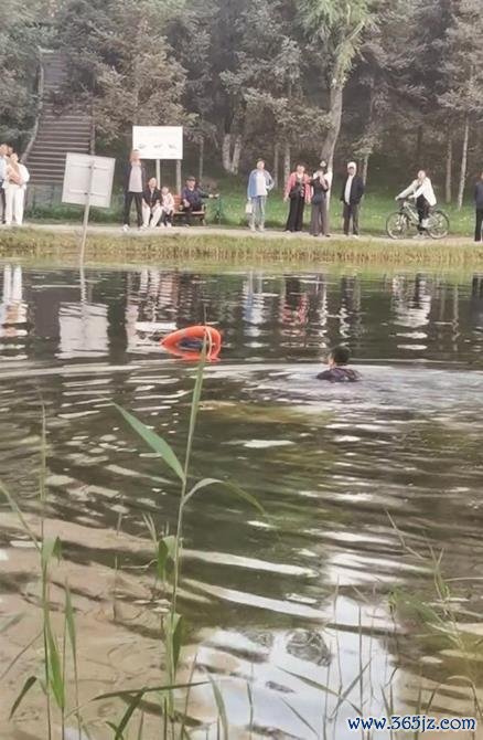男人救起落水女孩后缄默驾车离开 斗胆活动和顺东说念主心