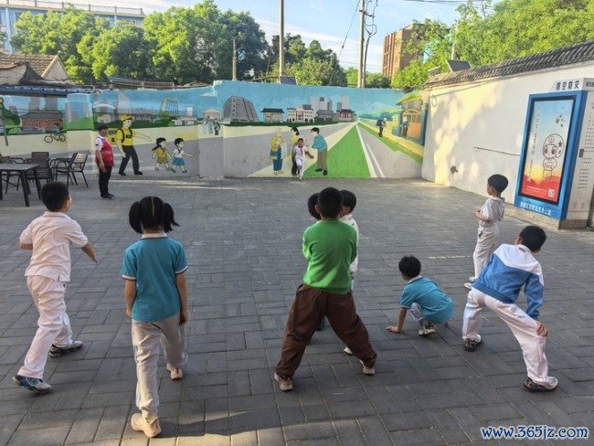 记者考查：“老幼共托”如何照护“一老一小”