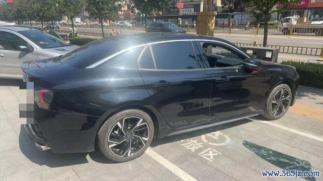 长治警方合手获砸车盗窃嫌疑东谈主 12小时极速破案