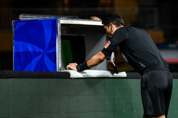 国际足联世界杯赛事入口 津媒：中国足球全面“提速”球场、判罚等问题在“拖后腿”