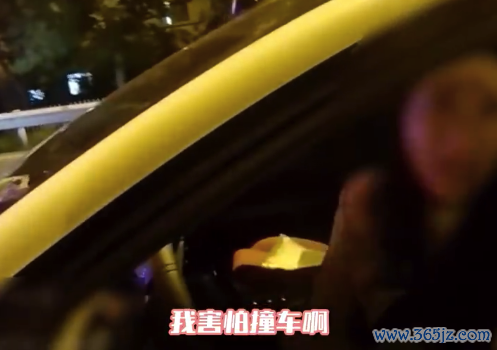 女子高速犯困停匝说念导流线扣9分 怪交警耽搁睡眠